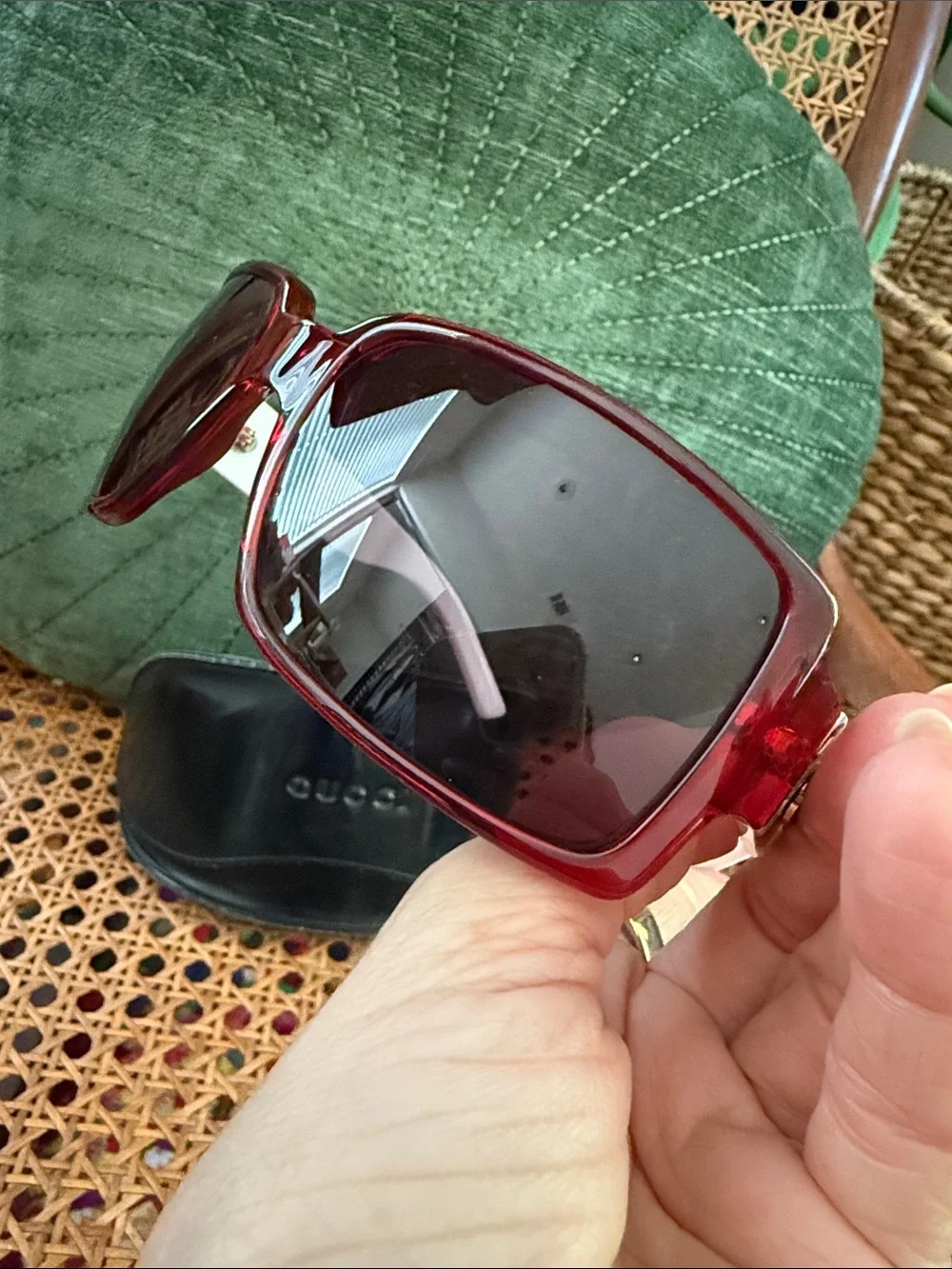 Vintage Y2K Gucci GG 2563/S Red & White Classic Logo Square Frame Sunglasses